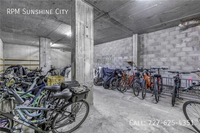 Building Photo - 4900 Brittany Dr S