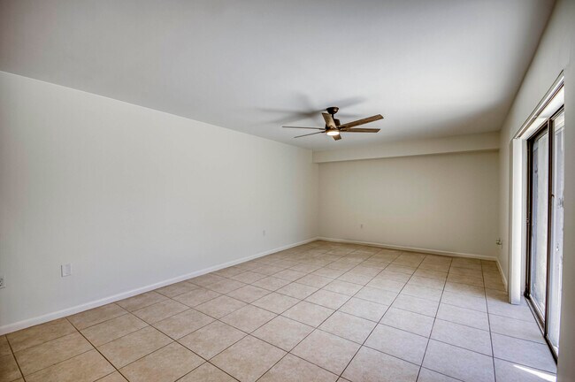 Building Photo - 2414 24th Ct