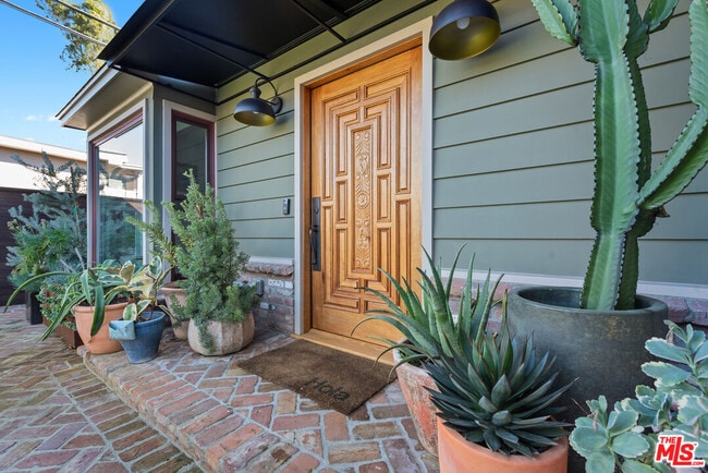 Building Photo - 11314 Homedale St