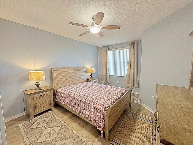 Building Photo - 1200 Country Club Dr