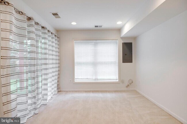 Building Photo - 5214 Prairie Willow Ln