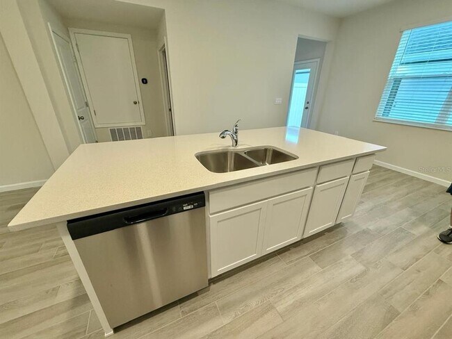 Building Photo - 15445 Bay Brg St