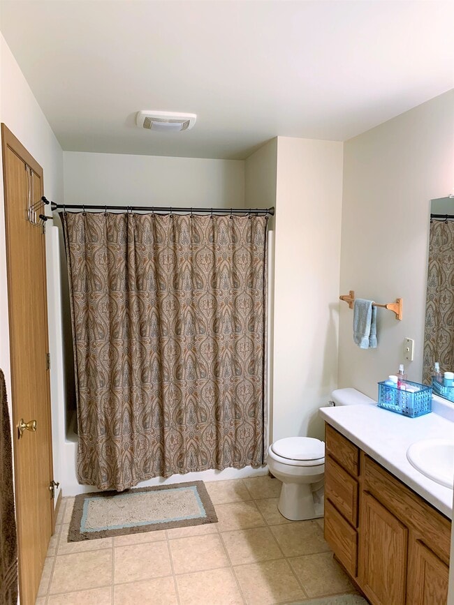 Building Photo - 812 Van Es Pky