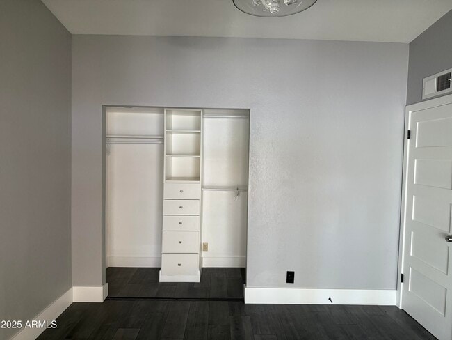 Building Photo - 1754 W Mountain View Dr