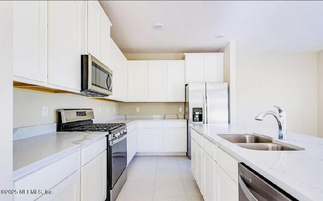 Building Photo - 87 Fellbrook Dr