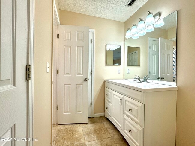 Building Photo - 1136 Dorwinion Dr