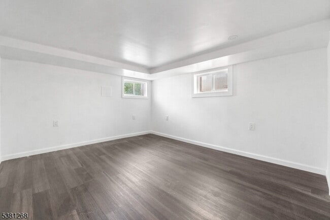 Building Photo - 656 Park Ave