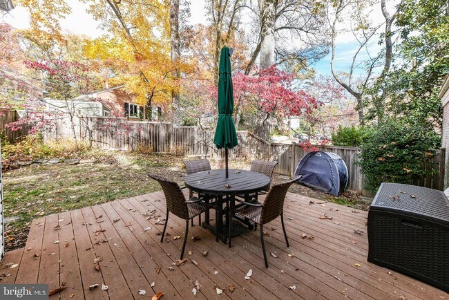 Building Photo - 3061 N Oakland St