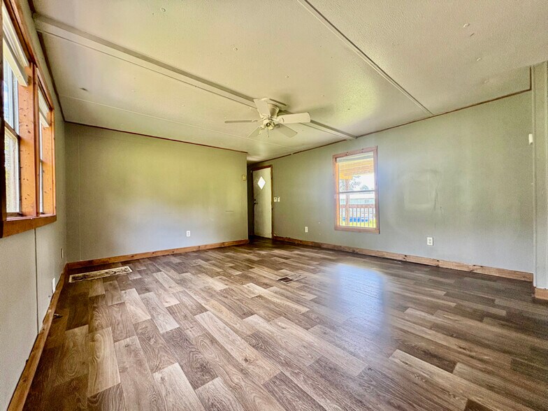 Building Photo - 1056 Pecan Dr
