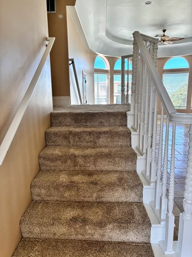 Building Photo - Coastal Living Awaits