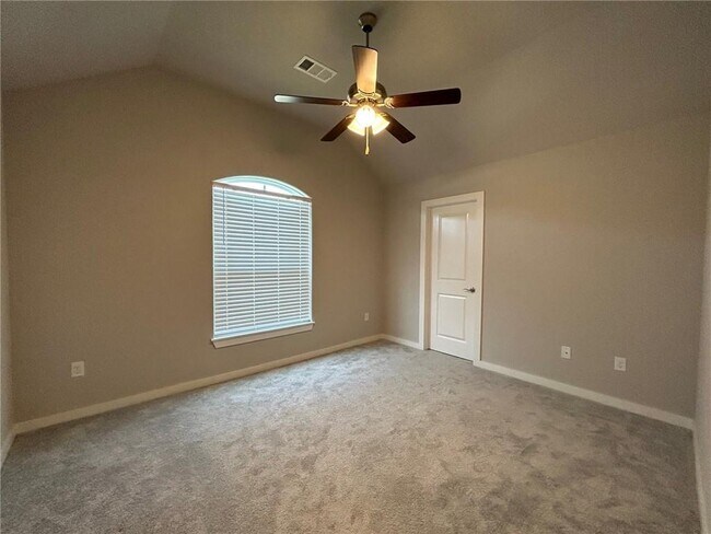 Building Photo - 350 Emerald Woods