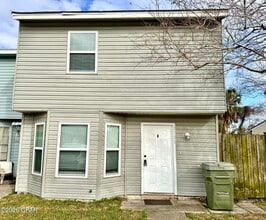 Building Photo - 2523 Johnson Dr