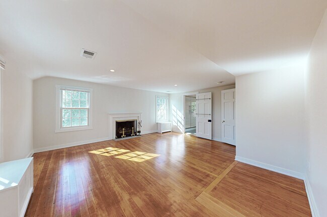 Building Photo - 88 5 Mile River Rd