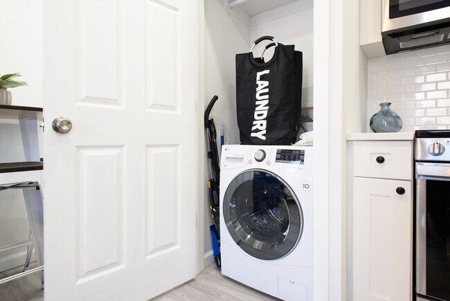 Building Photo - 240e E 75th St