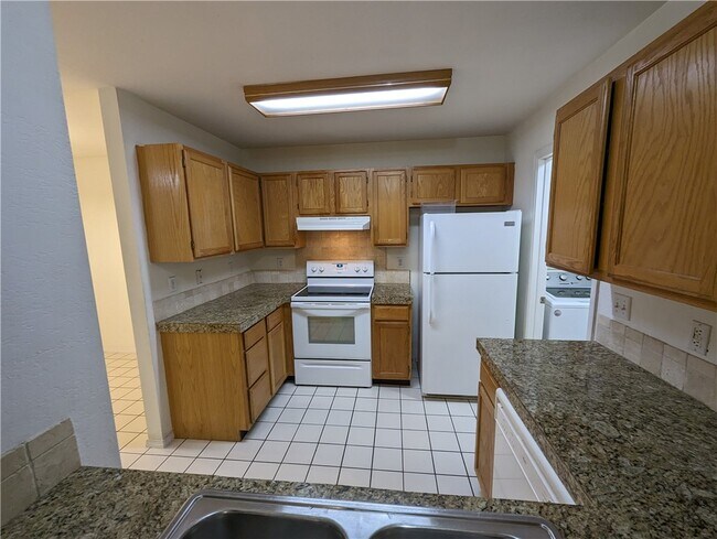 Building Photo - 2082 E Farr Ln