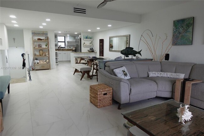 Building Photo - 11000 S Ocean Dr