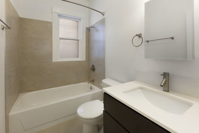 Interior Photo - 434 Leavenworth