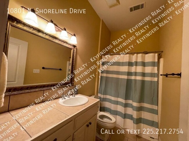Building Photo - 10801 N Shoreline Ave