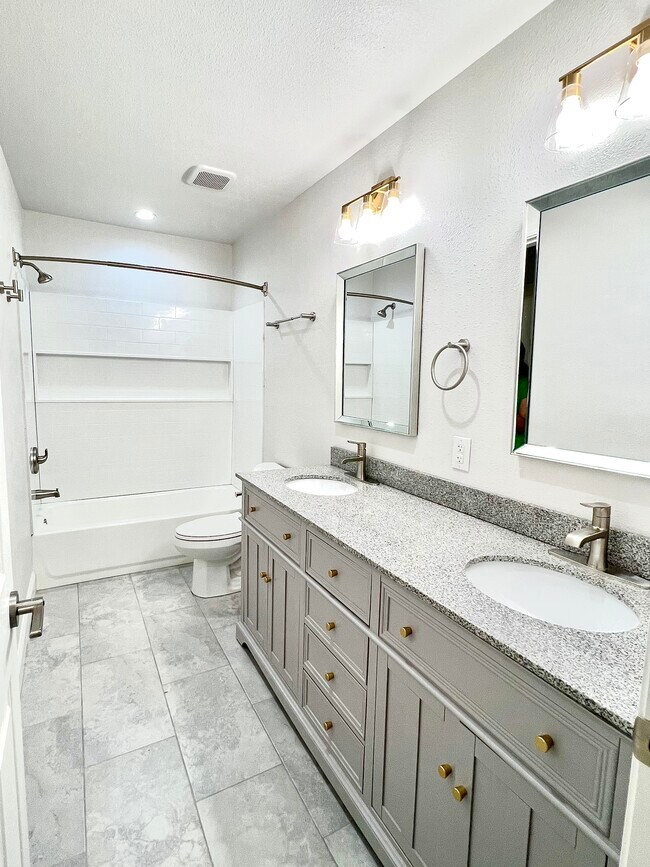 Building Photo - 1340 N Hampton Rd