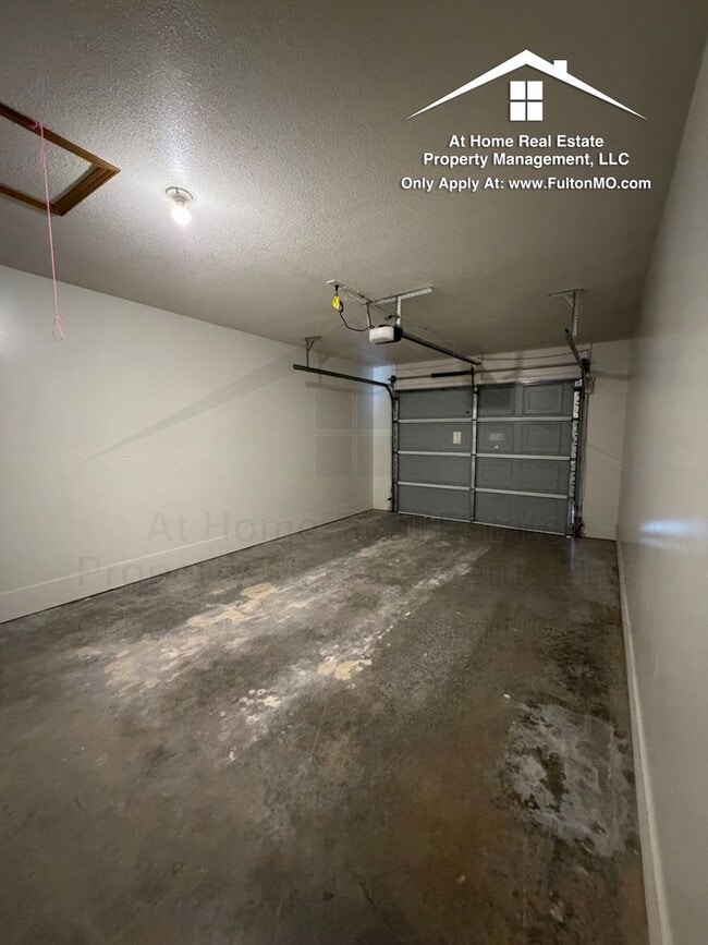 Building Photo - Gates Boulevard 2629–2631 Duplex