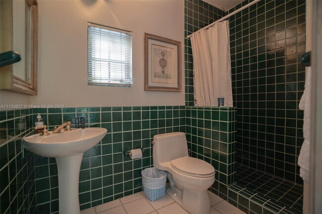 Building Photo - 3670 Avocado Ave