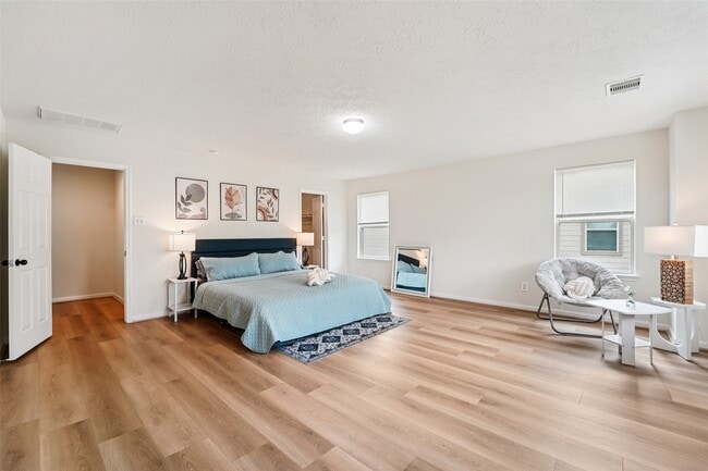 Building Photo - 4306 Lake Cypress Cir