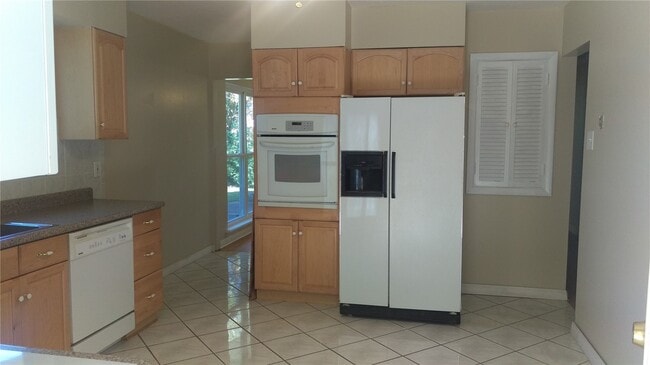 Building Photo - 18 Country Squire Ct