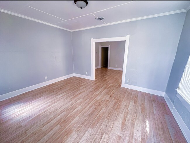 Building Photo - 1107 Avenue A