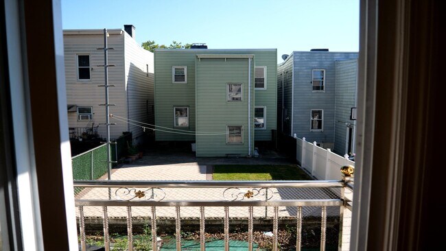 Building Photo - 119 Leonard St
