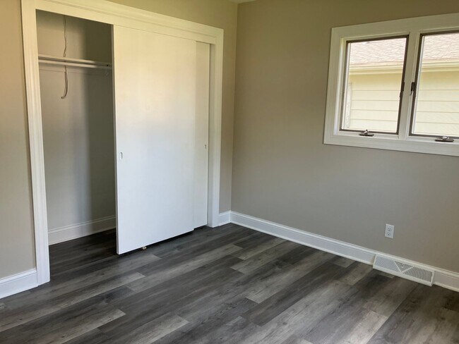 Building Photo - 2406 Triplett Blvd