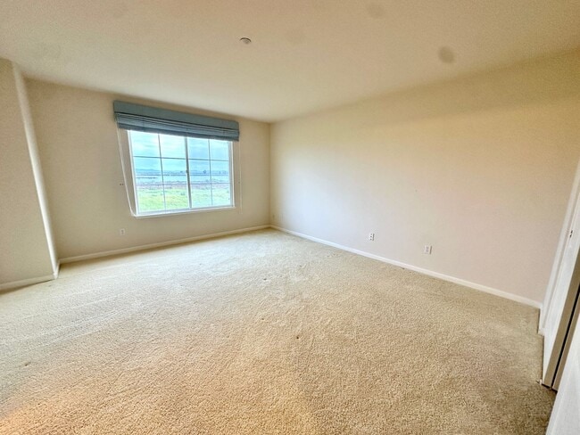 Building Photo - Coming Soon! Charming 3-Bedroom Hamilton Home