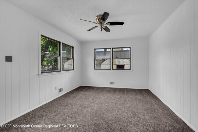 Building Photo - 406 Maple St