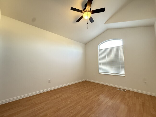 Building Photo - 6248 S High Bluff Dr