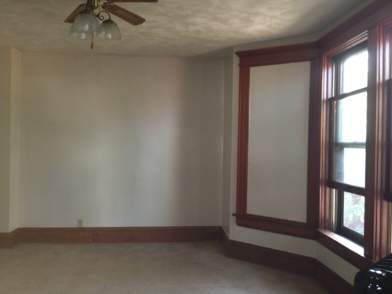 Building Photo - 802 Grand Ave