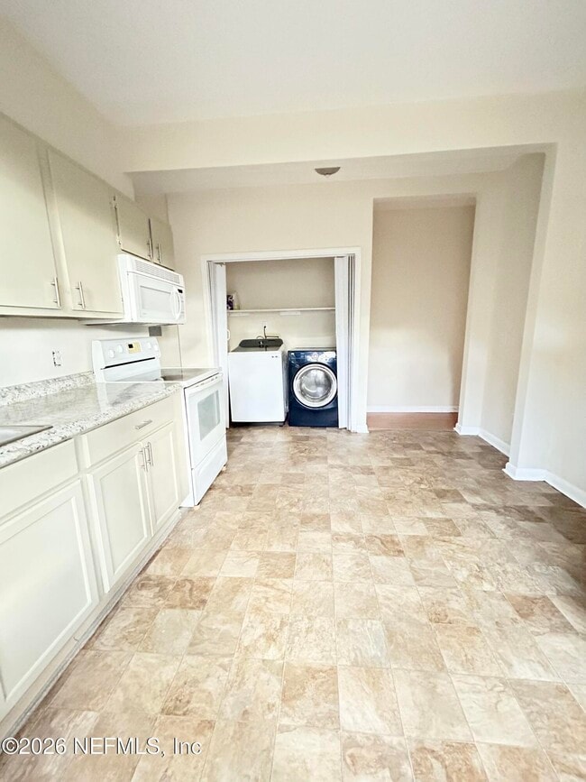 Building Photo - 2788 Forbes St