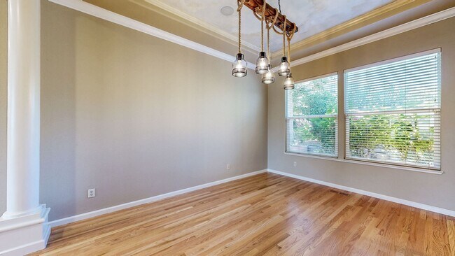 Building Photo - Gorgeous Home with private yards, large de...
