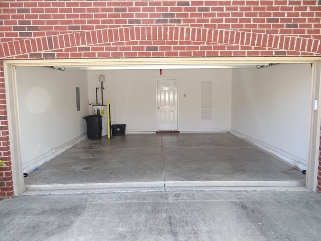 Building Photo - 257 Oxmoor Pl