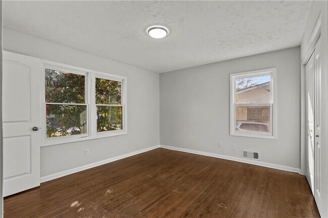 Building Photo - 2634 Birch St