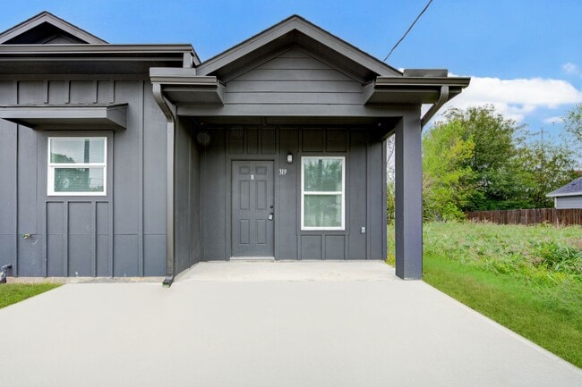 Building Photo - 1 Month FREE! Brand-New Duplex in Houston