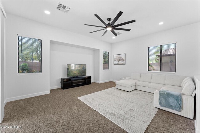 Building Photo - 3557 S Halsted Ct