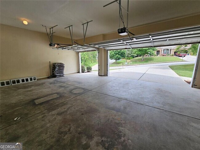 Building Photo - 3755 Long Lake Dr