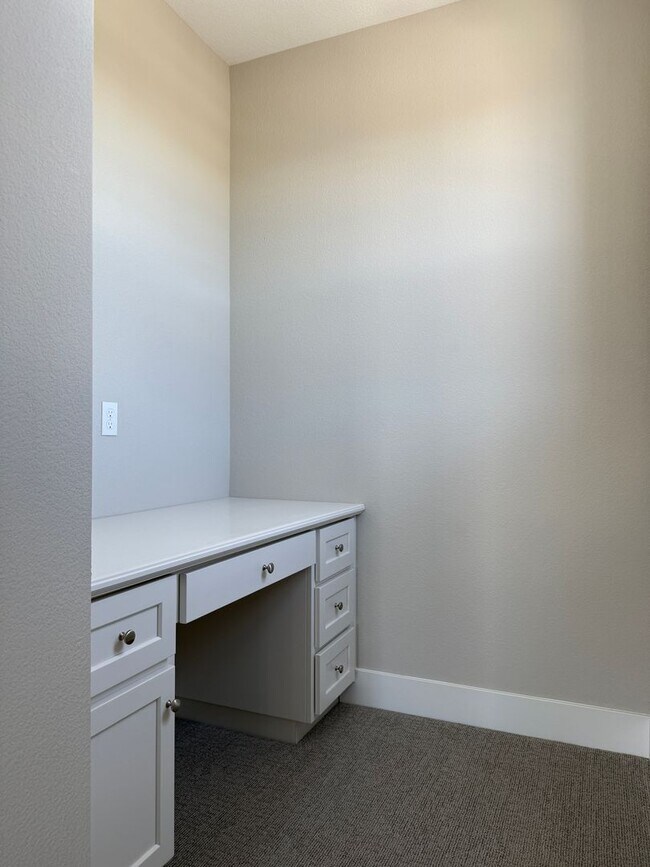 Building Photo - Modern Coastal Living at The Dunes – Spacious 3 Bed + Loft + Office