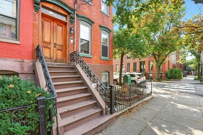 Building Photo - 612 Jersey Ave