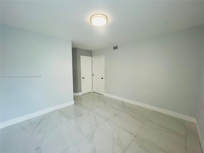 Building Photo - 11325 SW 9th Ct