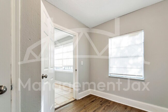 Building Photo - 2311 W 16th St