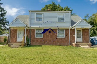 Building Photo - 3050/58 Gloria St-
