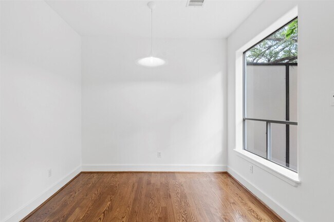 Building Photo - 6406 Rodrigo St