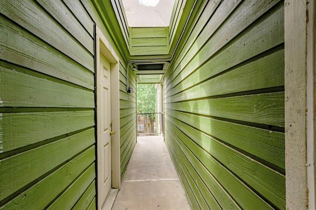 Building Photo - 9823 Walnut St