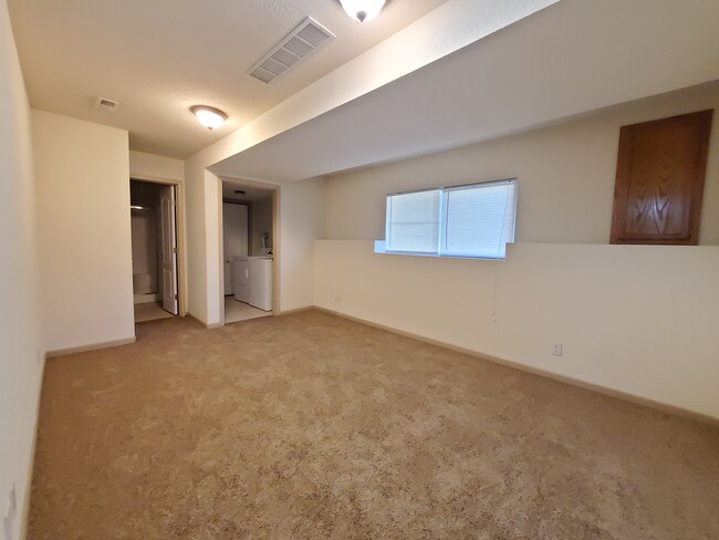 Building Photo - 1230 NW Ashley Dr
