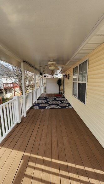 back covered deck - 833 Plantation Dr